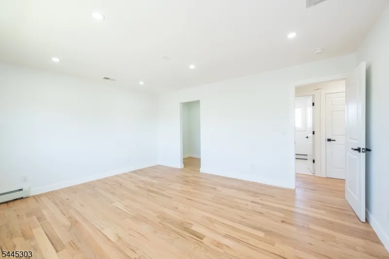 214 Alberta Dr Saddle Brook, NJ 07663
