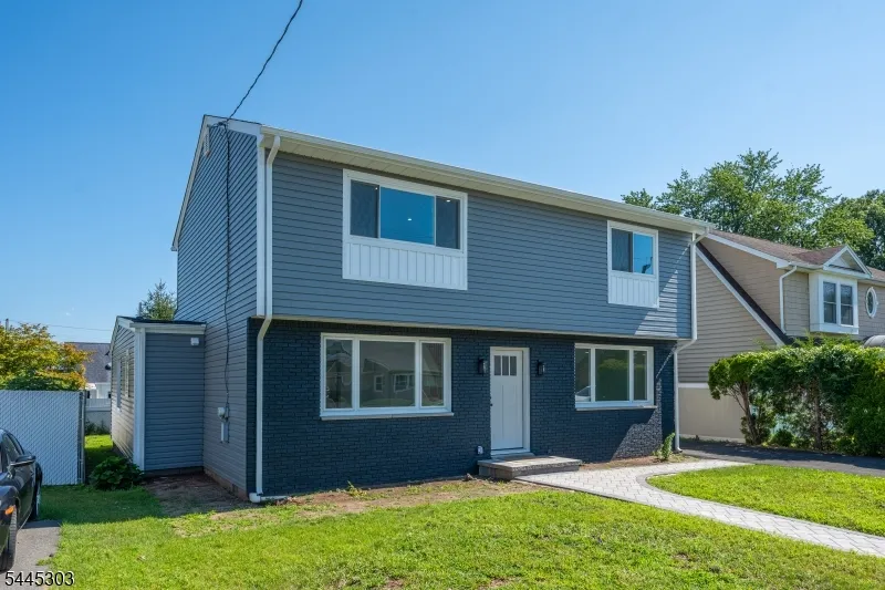 214 Alberta Dr Saddle Brook, NJ 07663