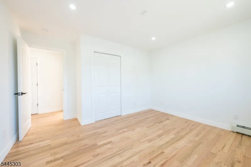 214 Alberta Dr Saddle Brook, NJ 07663