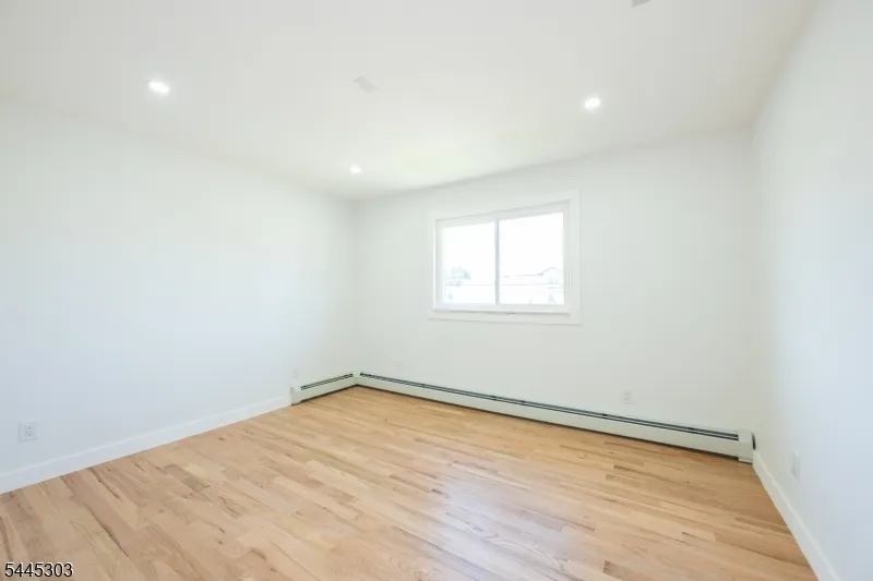 214 Alberta Dr Saddle Brook, NJ 07663