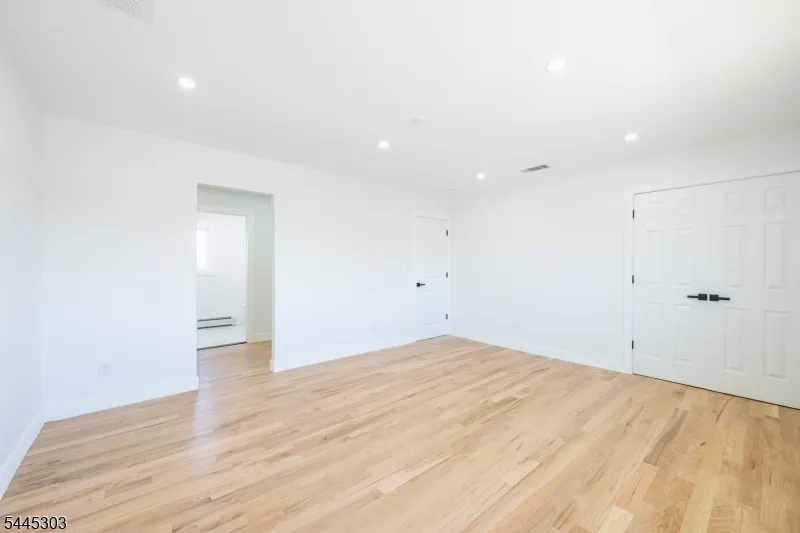 214 Alberta Dr Saddle Brook, NJ 07663