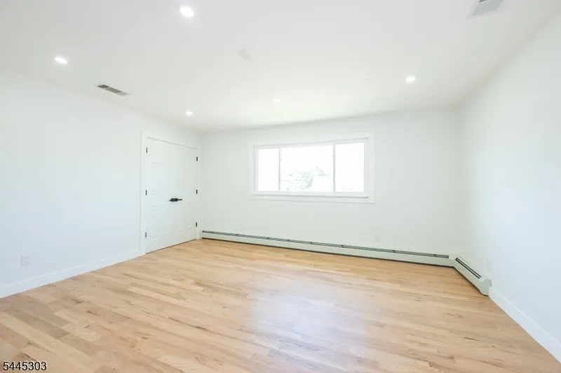 214 Alberta Dr Saddle Brook, NJ 07663