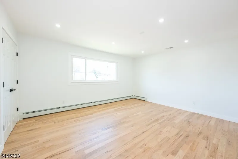 214 Alberta Dr Saddle Brook, NJ 07663