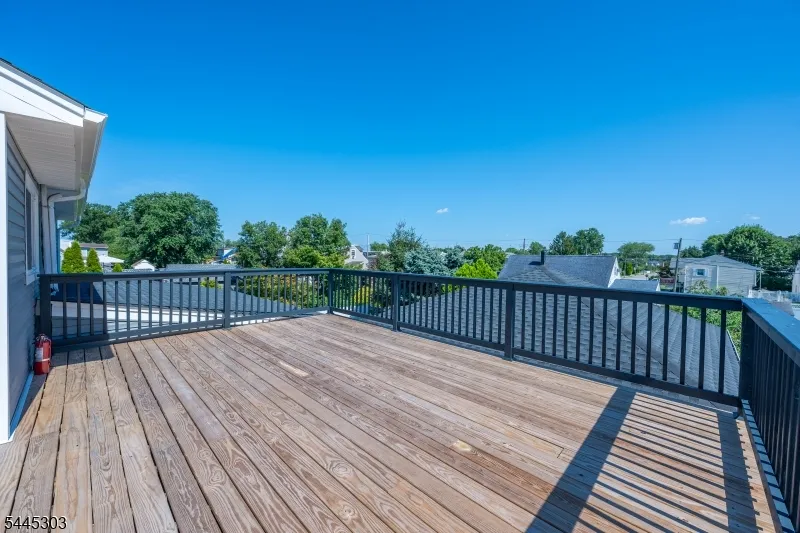 214 Alberta Dr Saddle Brook, NJ 07663
