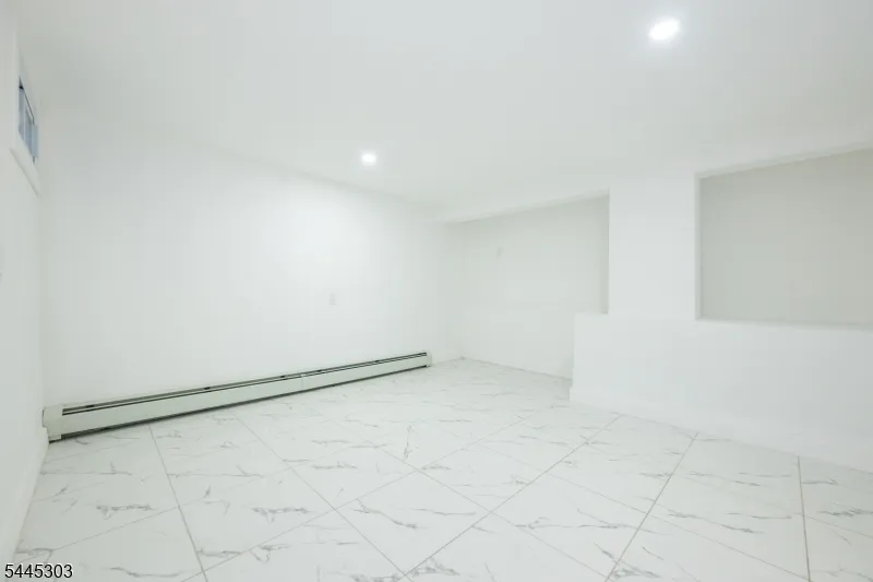 214 Alberta Dr Saddle Brook, NJ 07663