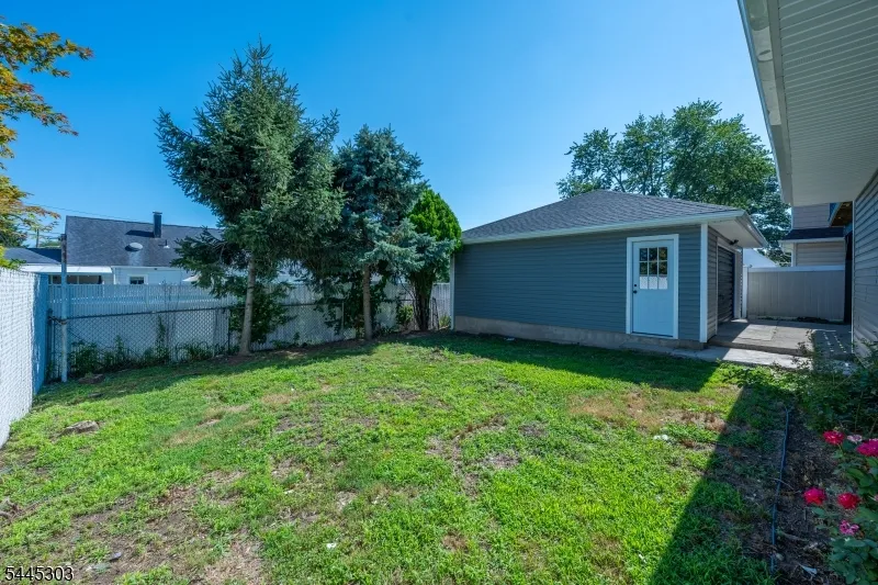 214 Alberta Dr Saddle Brook, NJ 07663