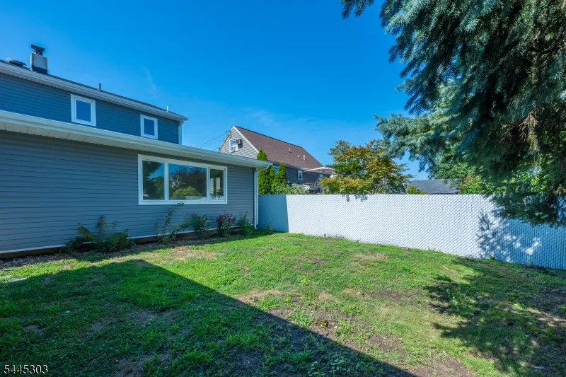 214 Alberta Dr Saddle Brook, NJ 07663