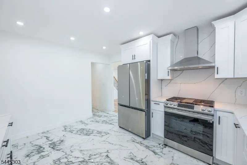214 Alberta Dr Saddle Brook, NJ 07663
