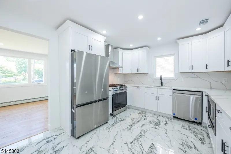 214 Alberta Dr Saddle Brook, NJ 07663