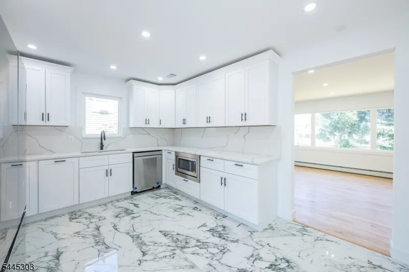 214 Alberta Dr Saddle Brook, NJ 07663