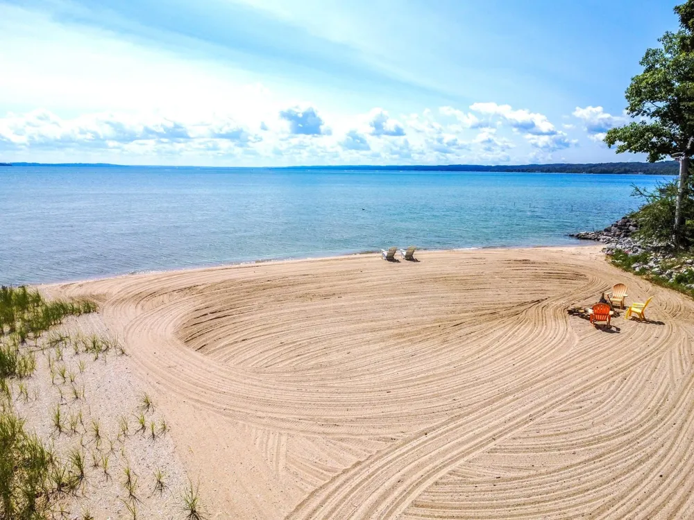 3729 S Lee Point Road Bingham Township, MI 49682