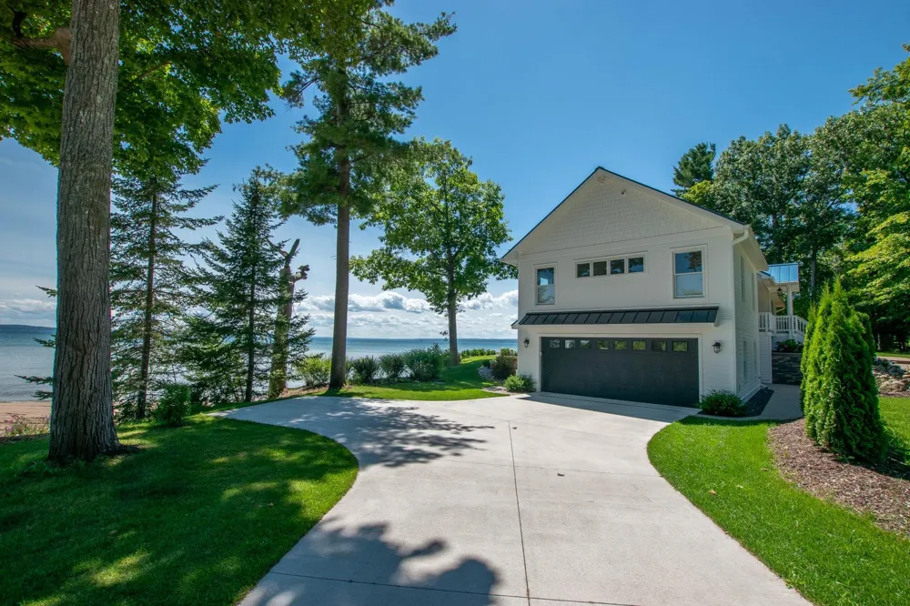 3729 S Lee Point Road Bingham Township, MI 49682