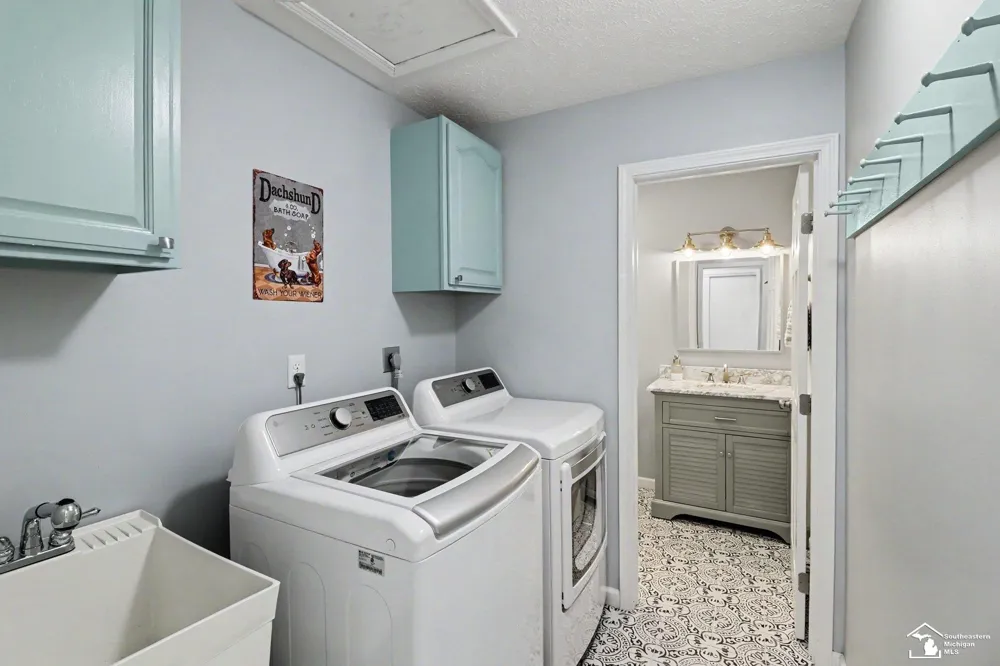 11458 Heidi Jane Lane Handy Township, MI 48836