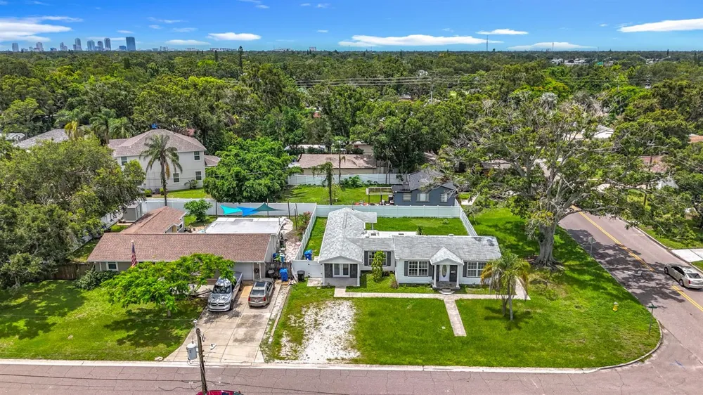 2122 52ND AVENUE St Petersburg, FL 33714