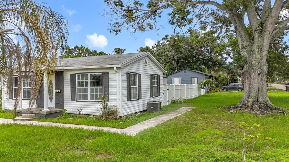 2122 52ND AVENUE St Petersburg, FL 33714
