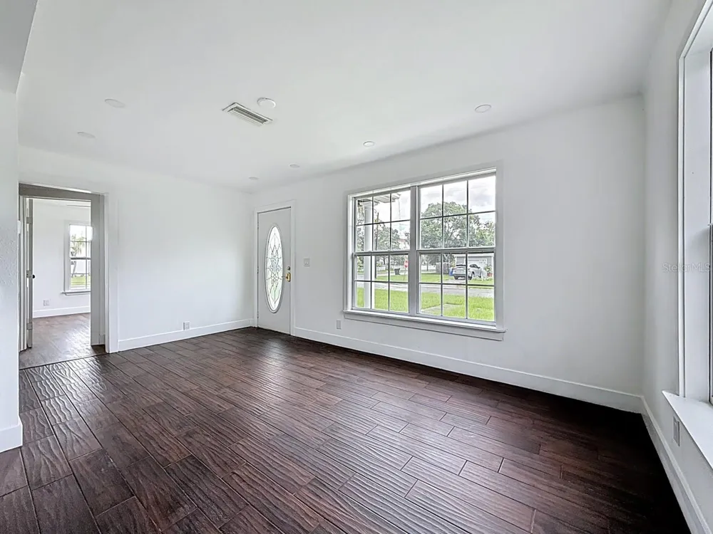 2122 52ND AVENUE St Petersburg, FL 33714