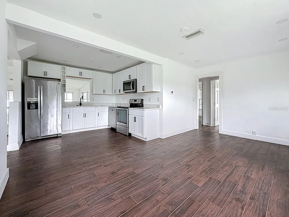 2122 52ND AVENUE St Petersburg, FL 33714