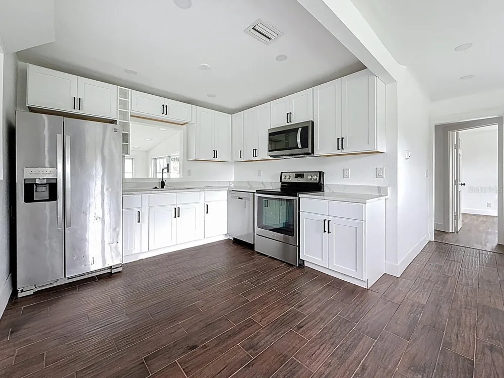 2122 52ND AVENUE St Petersburg, FL 33714