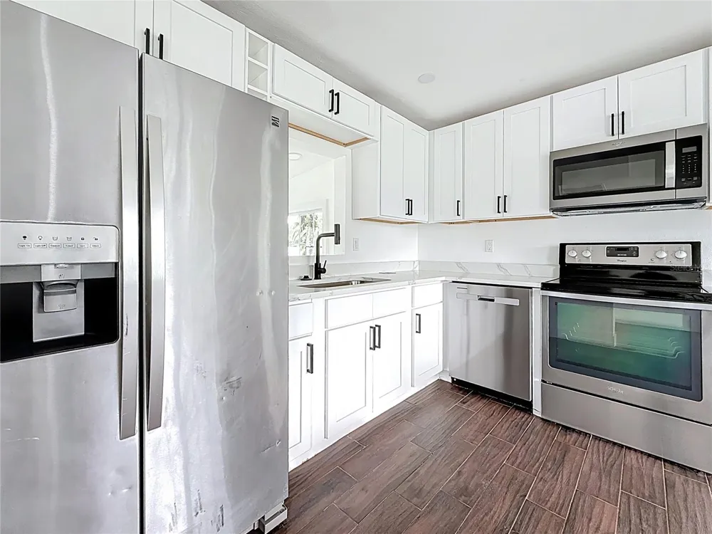 2122 52ND AVENUE St Petersburg, FL 33714