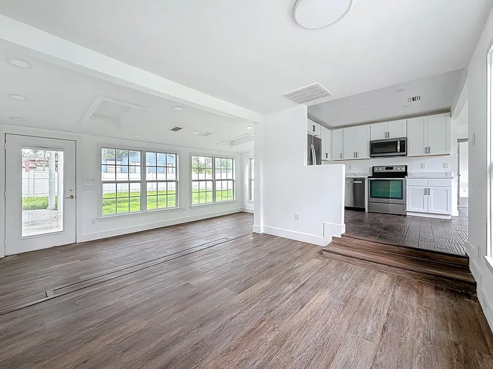 2122 52ND AVENUE St Petersburg, FL 33714