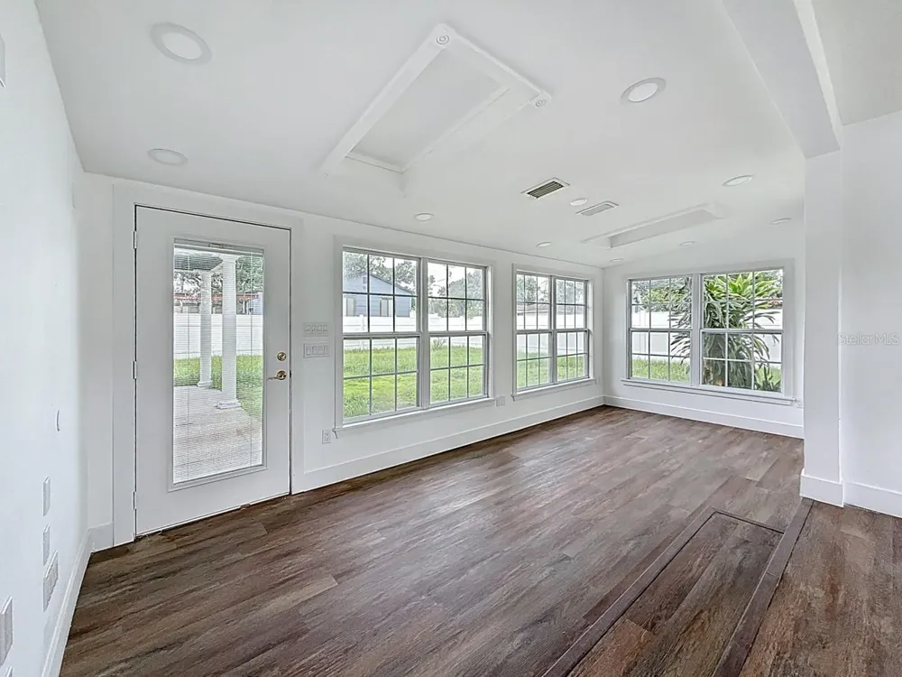 2122 52ND AVENUE St Petersburg, FL 33714