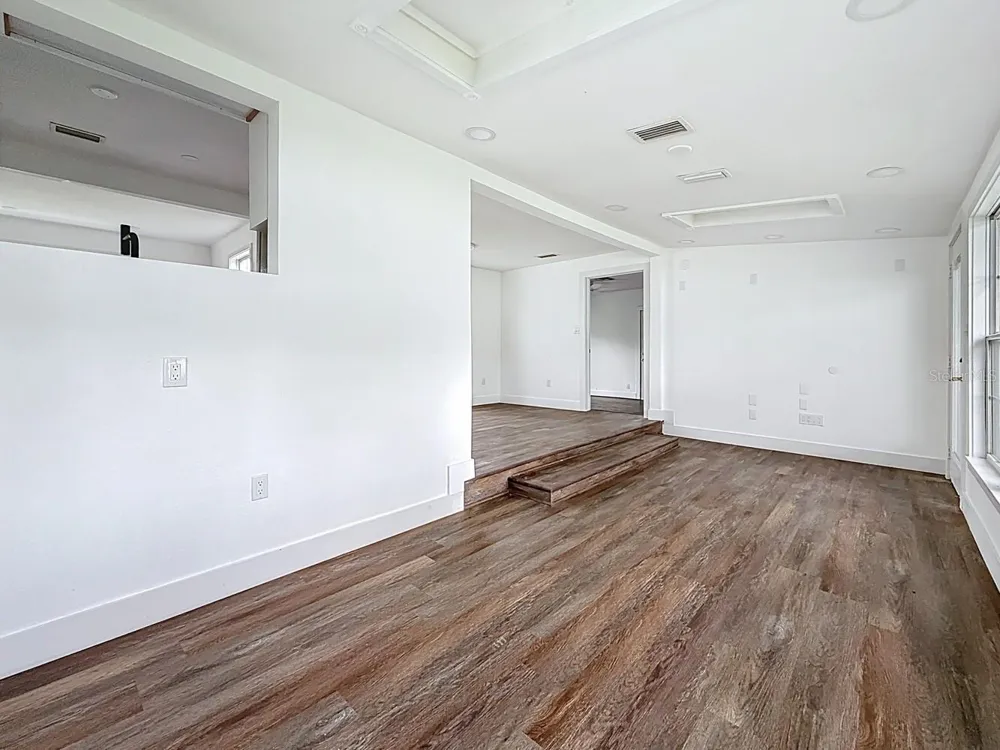 2122 52ND AVENUE St Petersburg, FL 33714