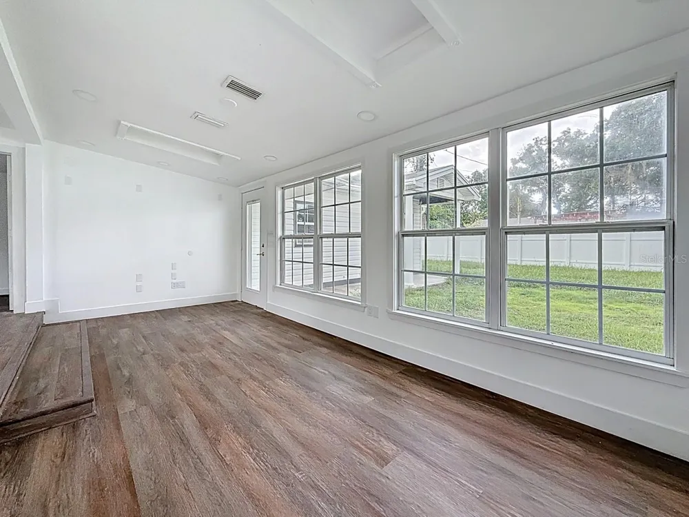 2122 52ND AVENUE St Petersburg, FL 33714
