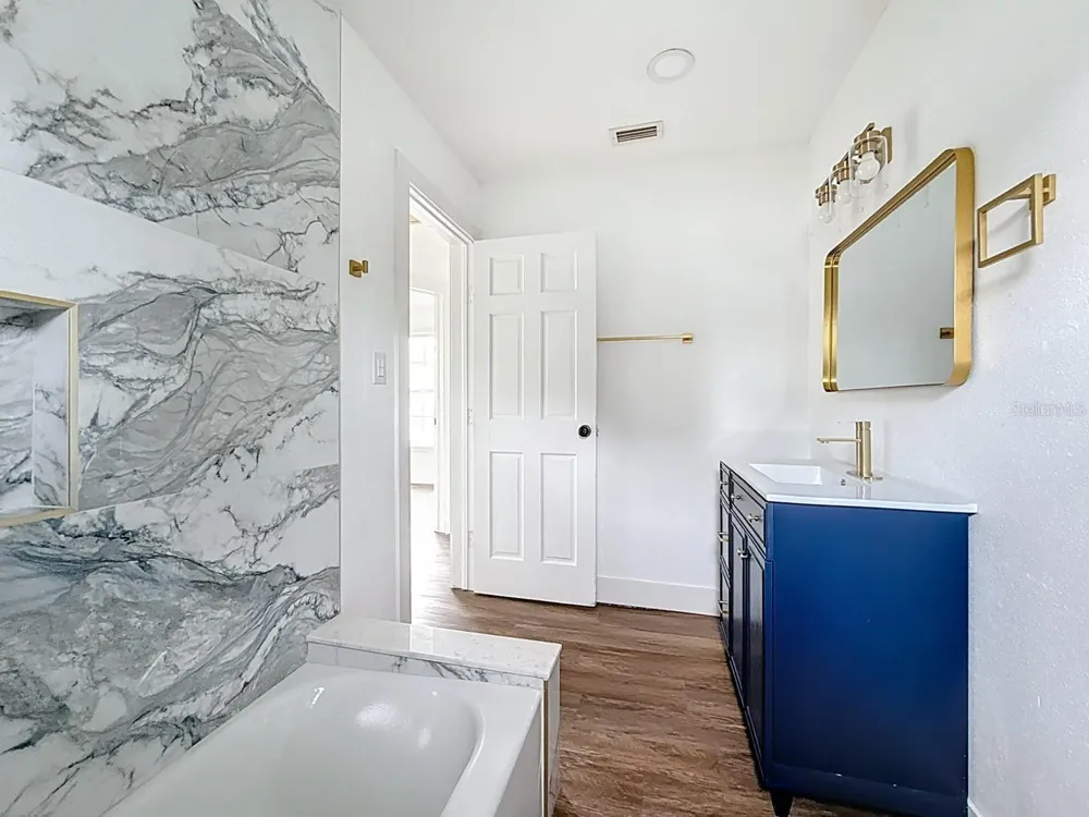 2122 52ND AVENUE St Petersburg, FL 33714