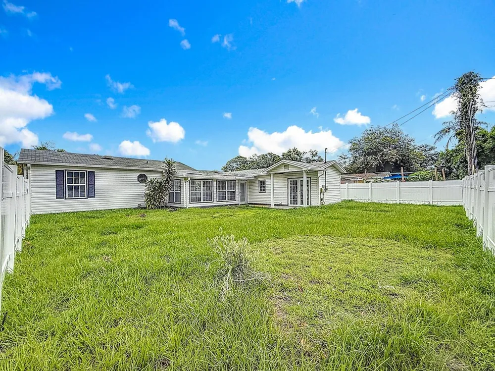 2122 52ND AVENUE St Petersburg, FL 33714