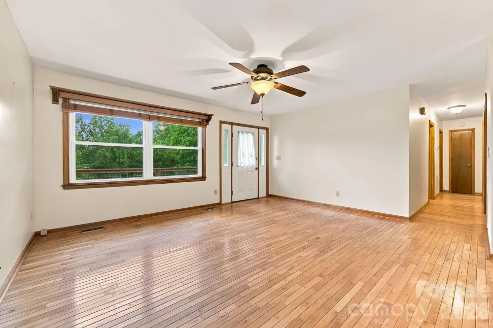 62 Hunters Field Lane Mills River, NC 28759