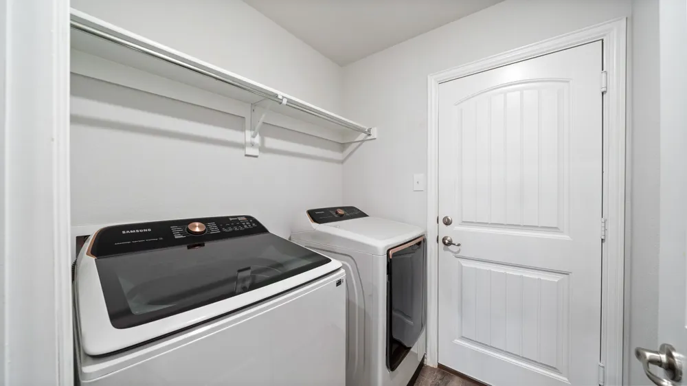 121 Willowbend Loop Mabank, TX 75147