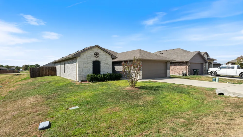 121 Willowbend Loop Mabank, TX 75147
