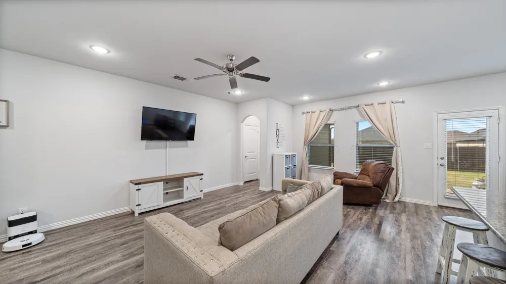 121 Willowbend Loop Mabank, TX 75147