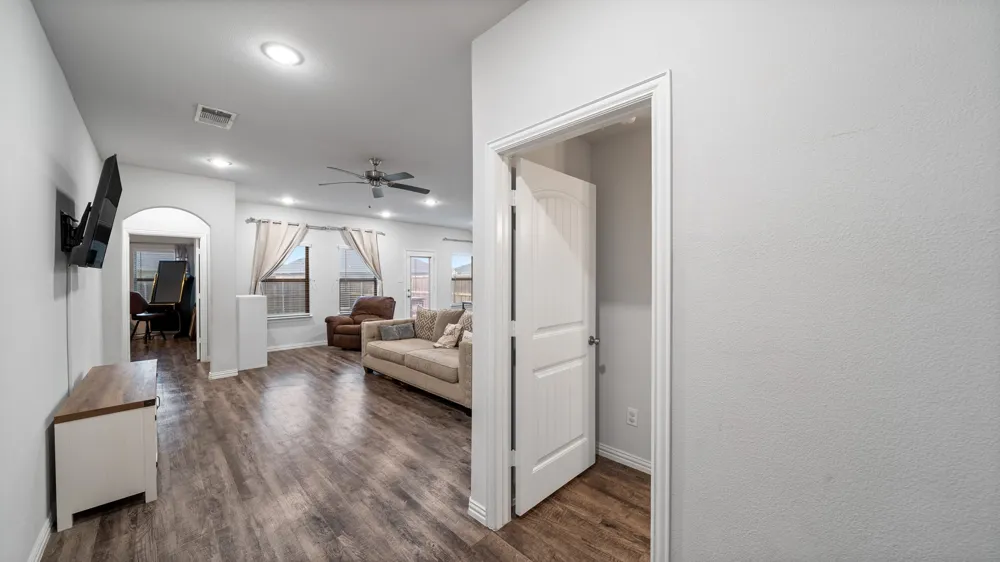 121 Willowbend Loop Mabank, TX 75147