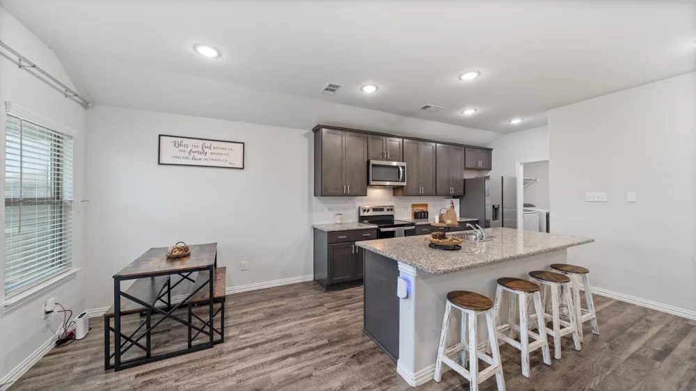 121 Willowbend Loop Mabank, TX 75147