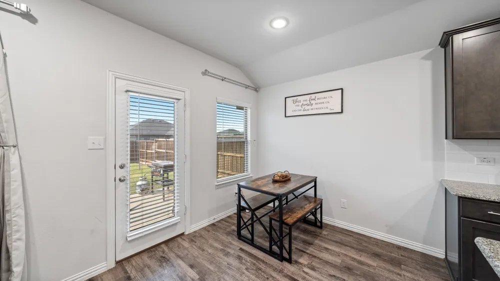 121 Willowbend Loop Mabank, TX 75147