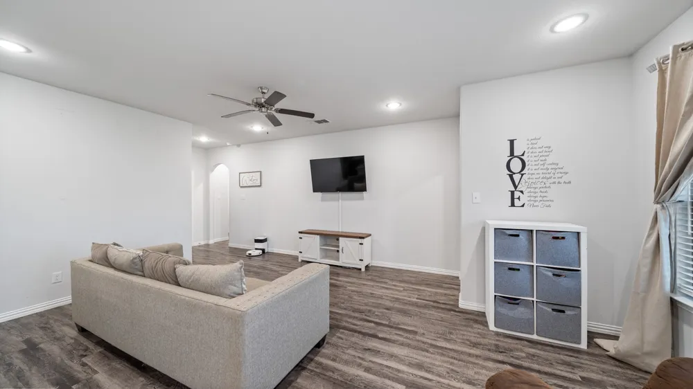 121 Willowbend Loop Mabank, TX 75147