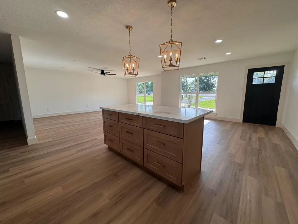 909 S Downing Road Angleton, TX 77515