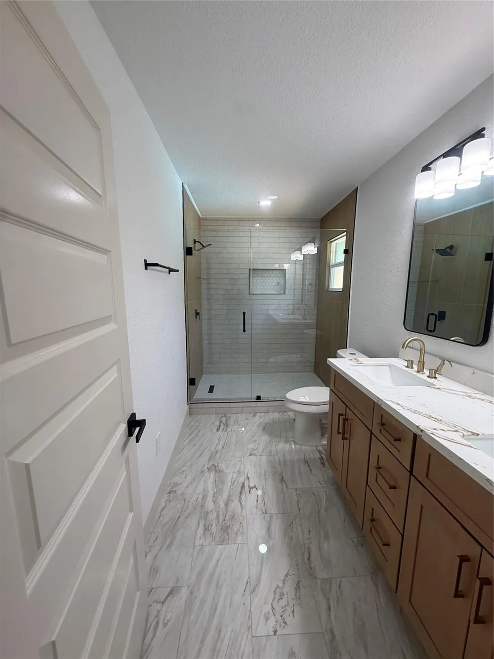 909 S Downing Road Angleton, TX 77515