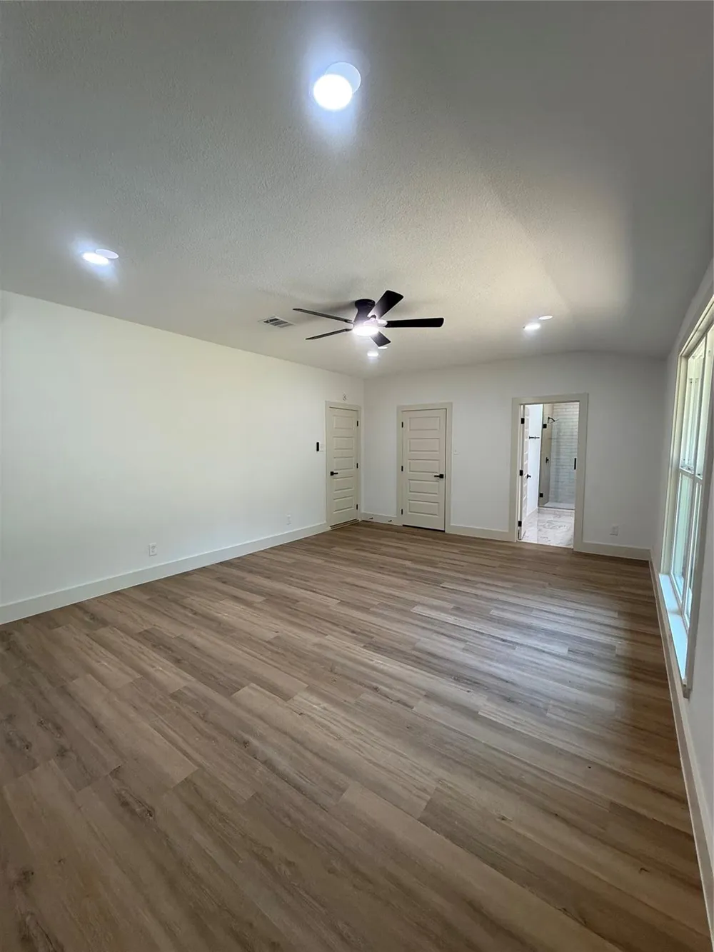 909 S Downing Road Angleton, TX 77515