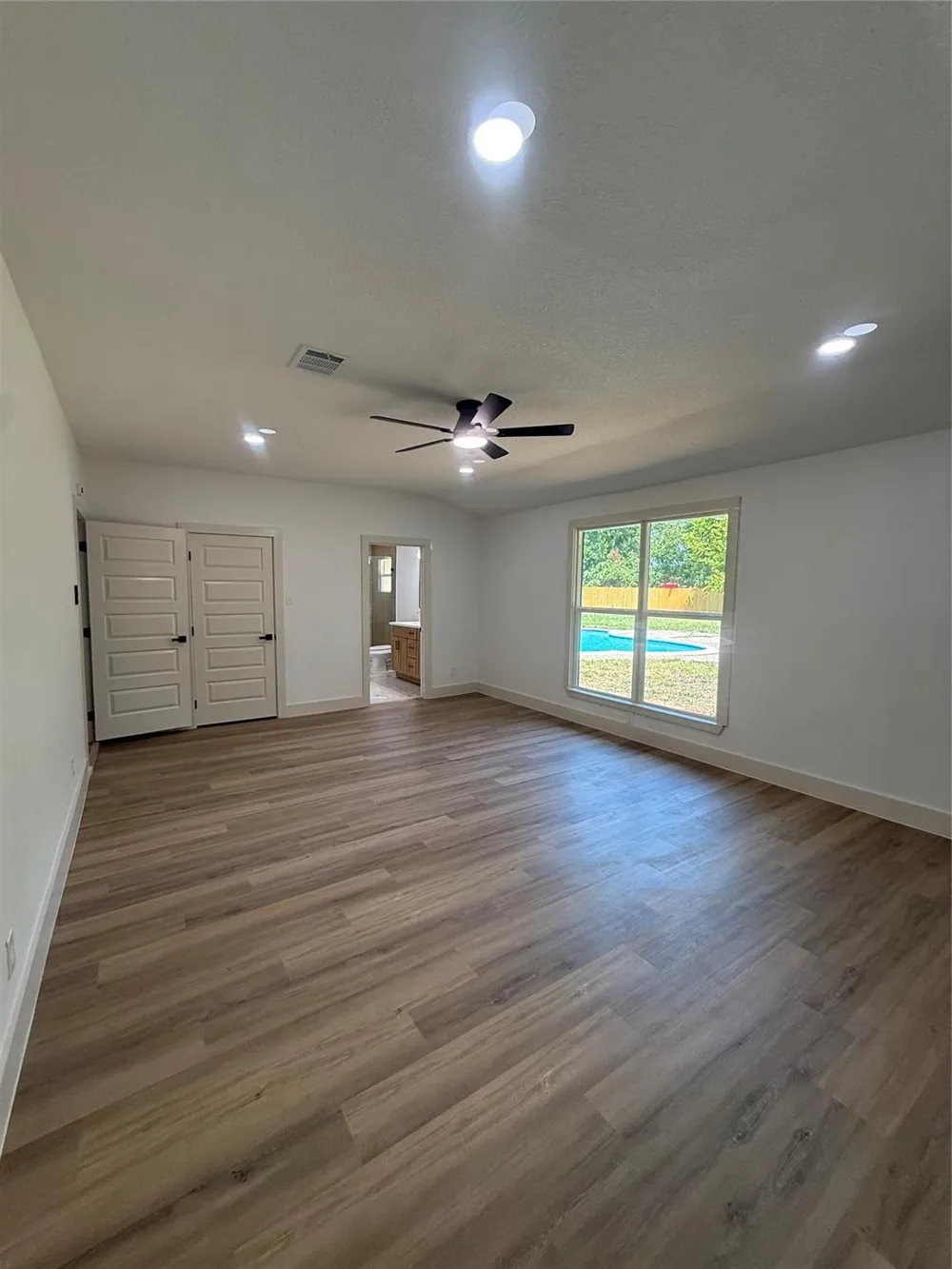 909 S Downing Road Angleton, TX 77515
