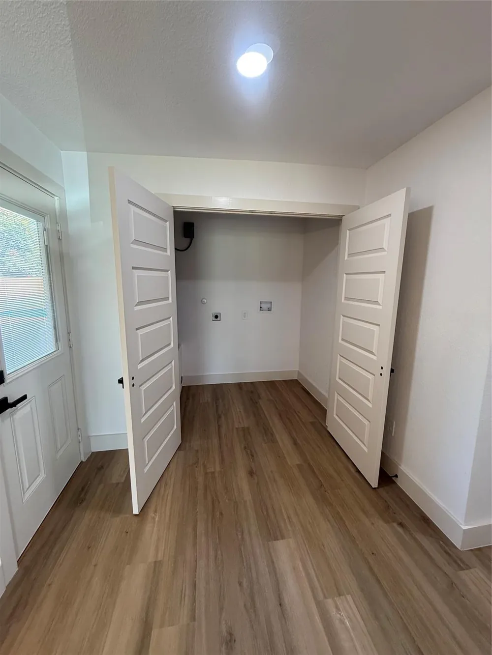 909 S Downing Road Angleton, TX 77515