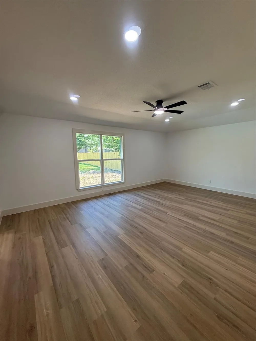 909 S Downing Road Angleton, TX 77515