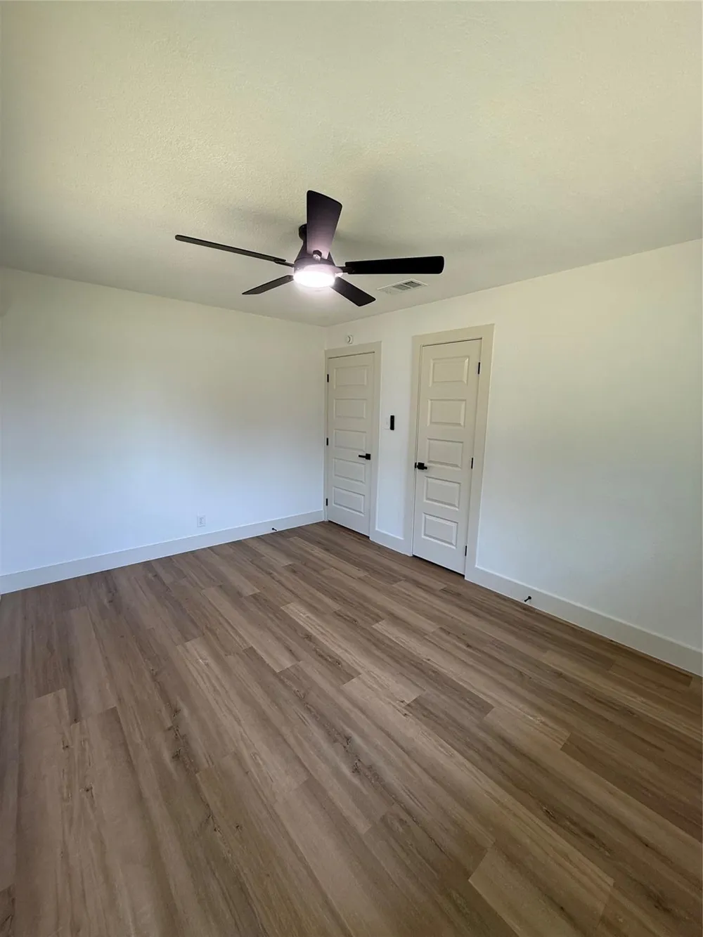 909 S Downing Road Angleton, TX 77515