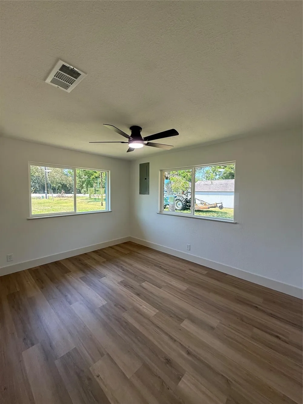 909 S Downing Road Angleton, TX 77515