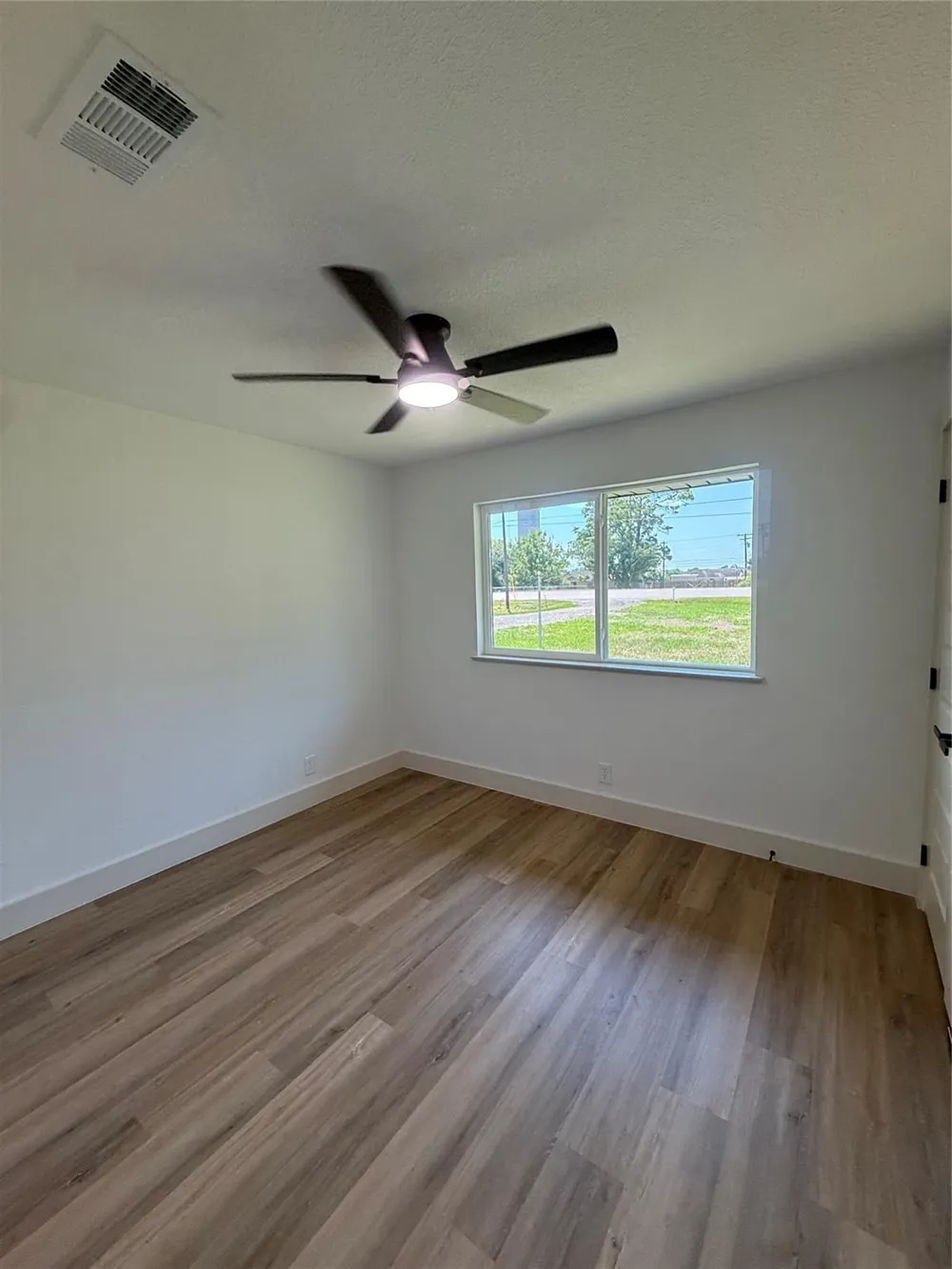 909 S Downing Road Angleton, TX 77515
