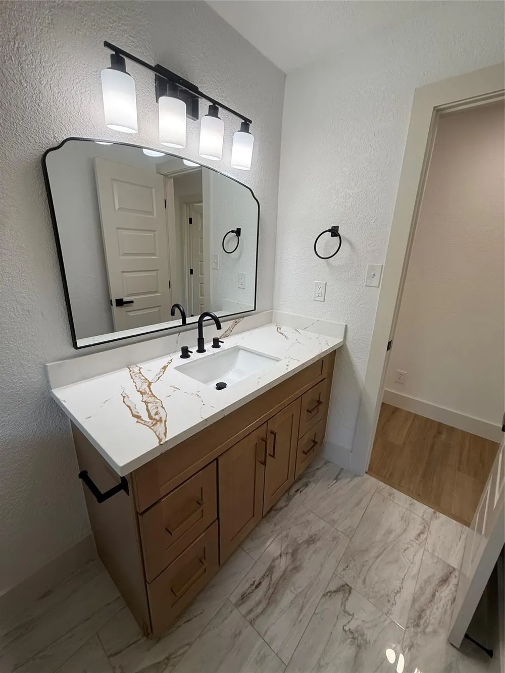909 S Downing Road Angleton, TX 77515