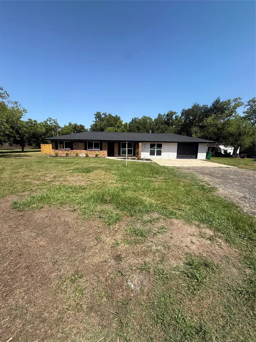 909 S Downing Road Angleton, TX 77515