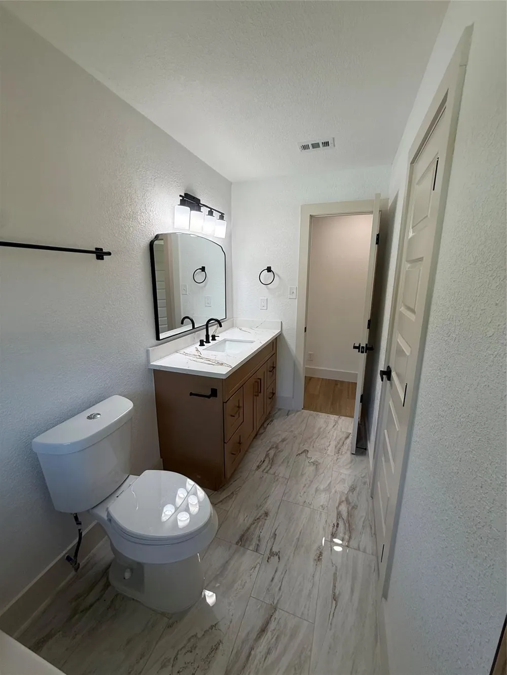 909 S Downing Road Angleton, TX 77515