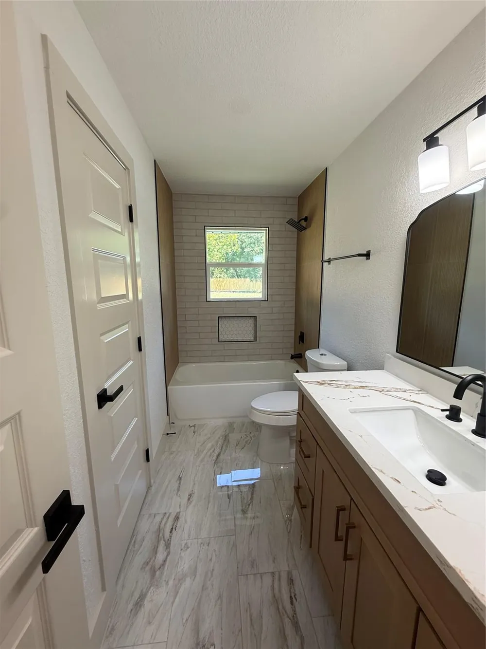 909 S Downing Road Angleton, TX 77515